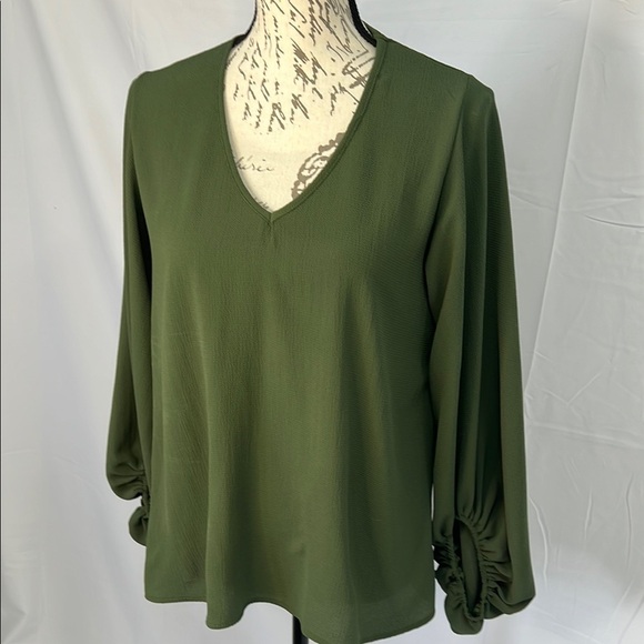 white birch Tops - White Birch dress top V-Neck full sleeve with elastic